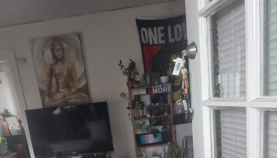 Tri's room