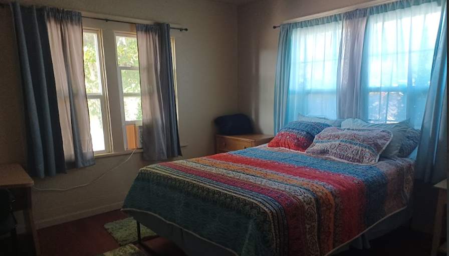 J- Sonora's room