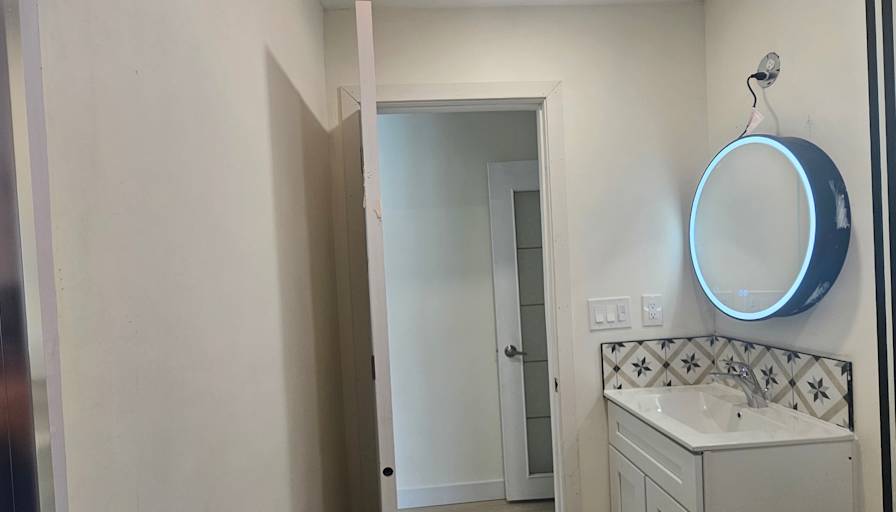 tom's room