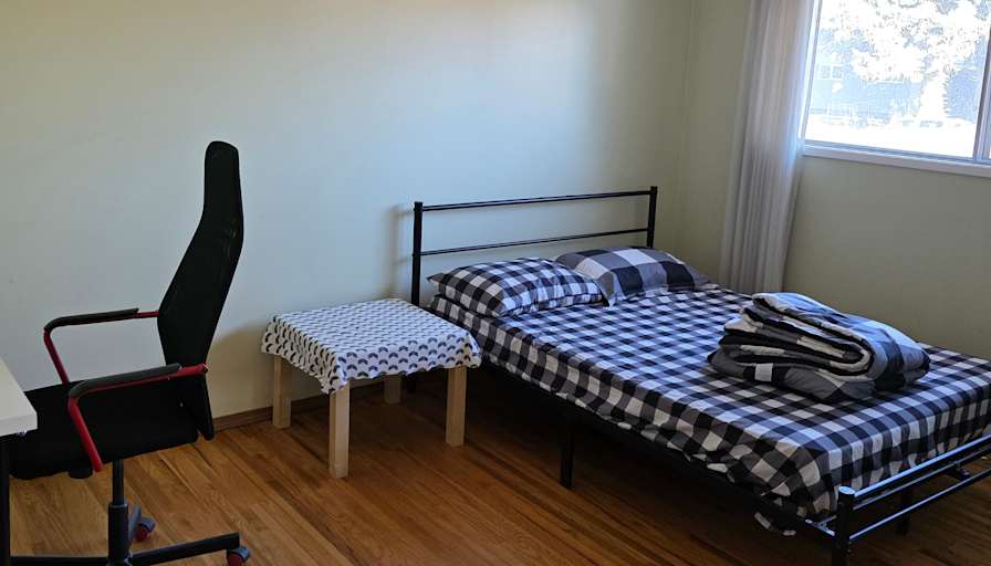 Forman Crescent's room