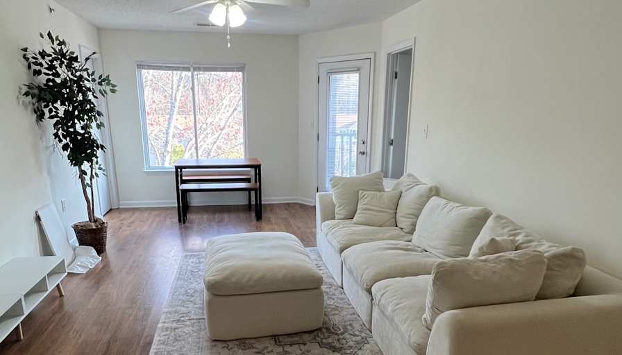 Alcove Rooms's room
