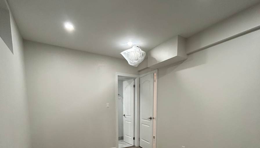 Lee's room