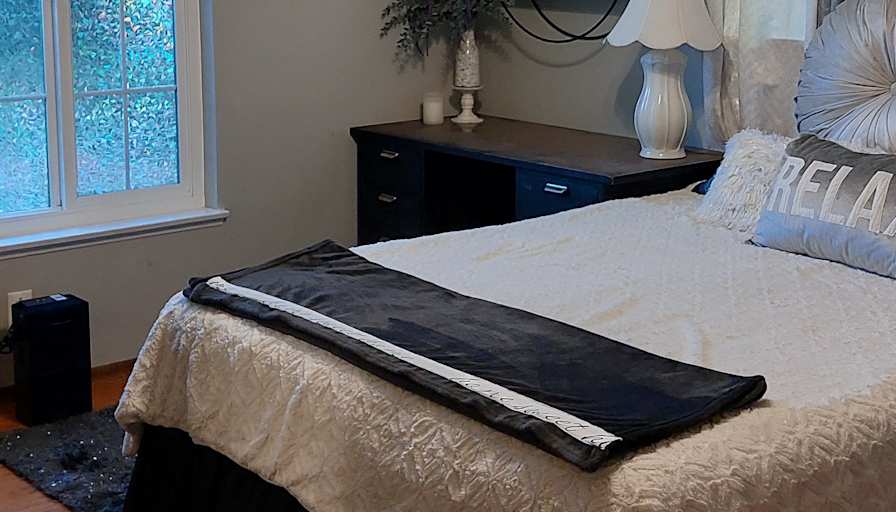 RHONDA's room