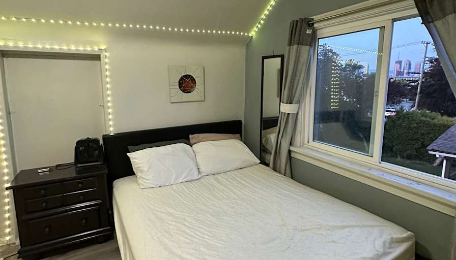 Giordaine's room