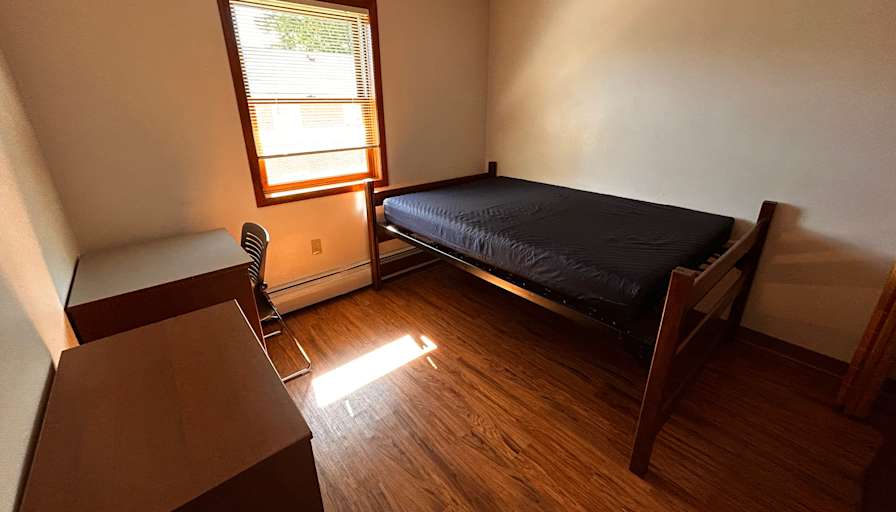 Can Liu's room