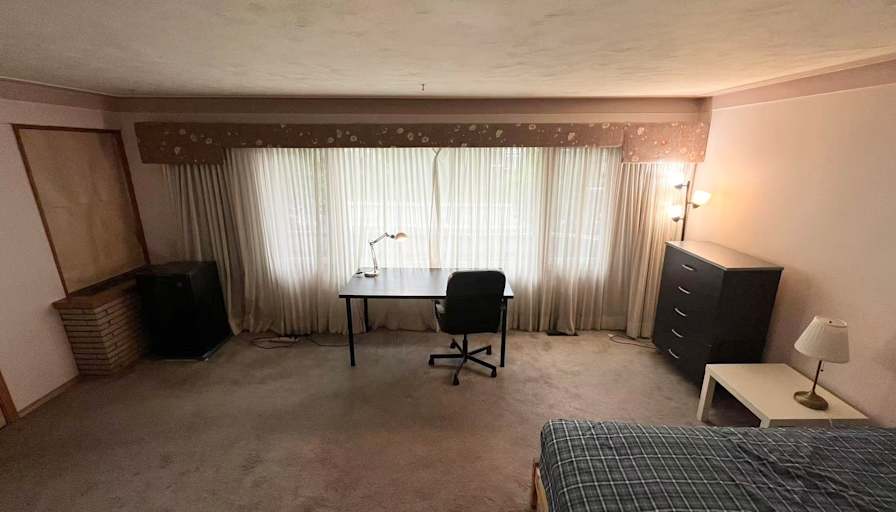 Juan's room