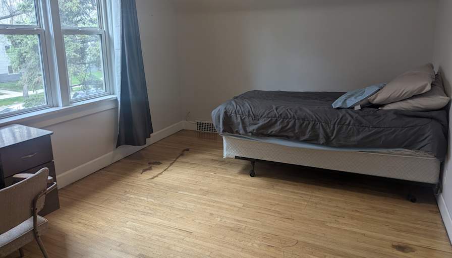 Ken's room