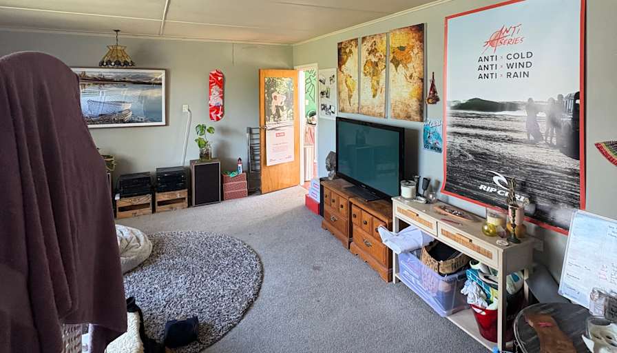 Alan Antony's room