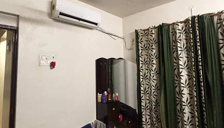 Manav Shinde's room