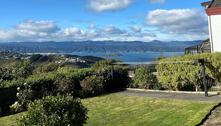 Furnished room in a house · Broadmeadows, Wellington 6035-1