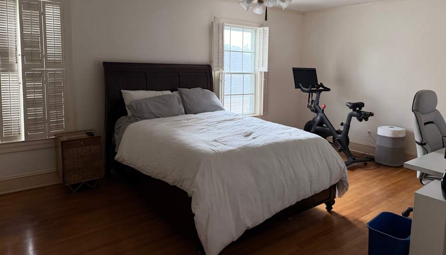 Menzelle Dedeaux's room