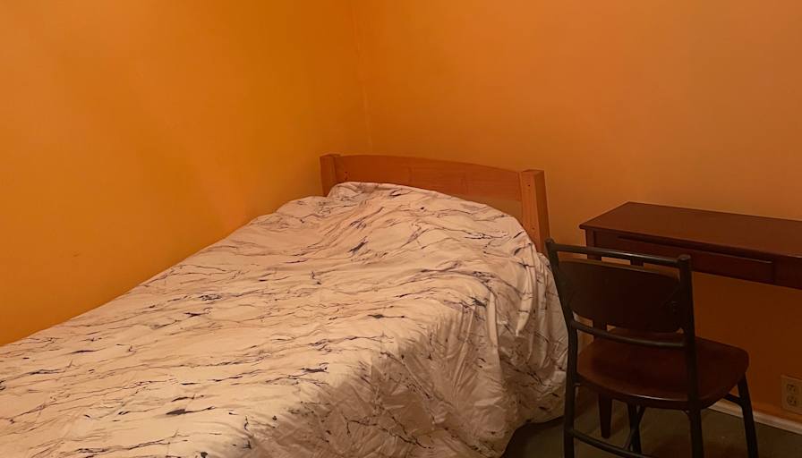 Aurelio's room