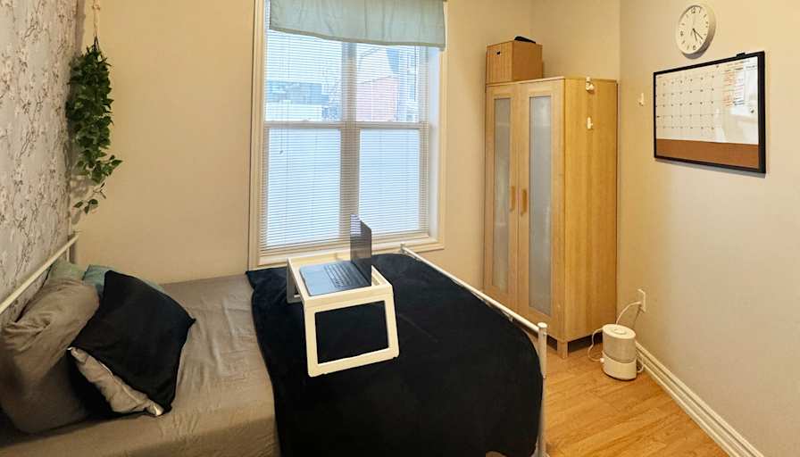 IFRAH USMANI's room