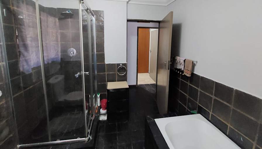 Nontobeko's room