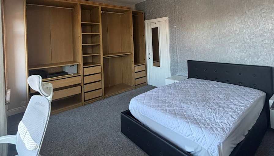 Ali's room