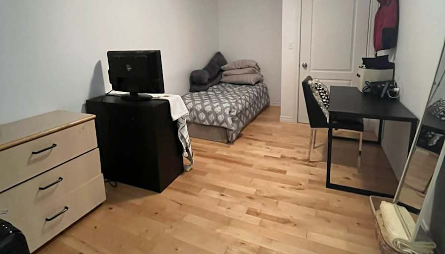 kristine-ann lat's room