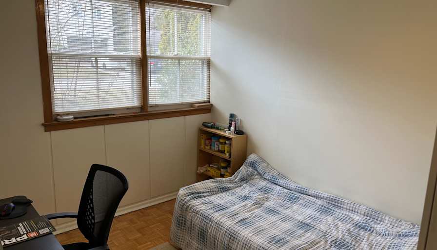 Meisam Rostaminia's room