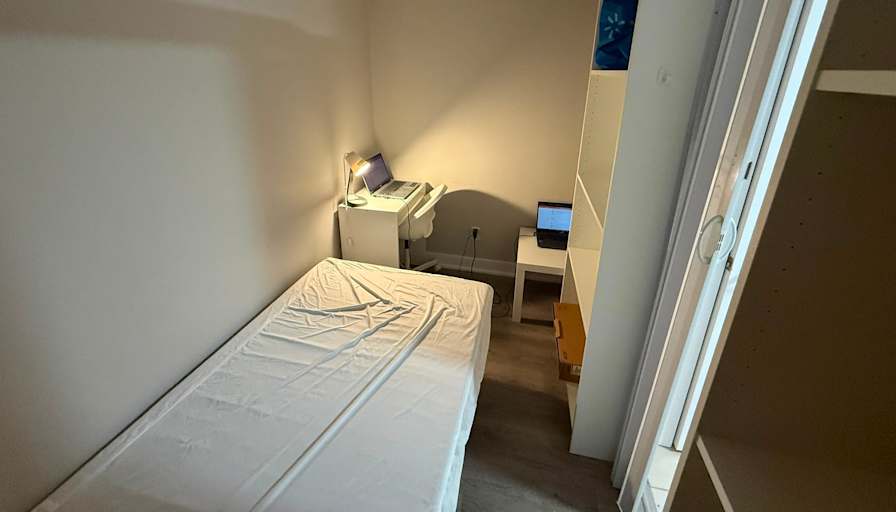 derya aslan's room