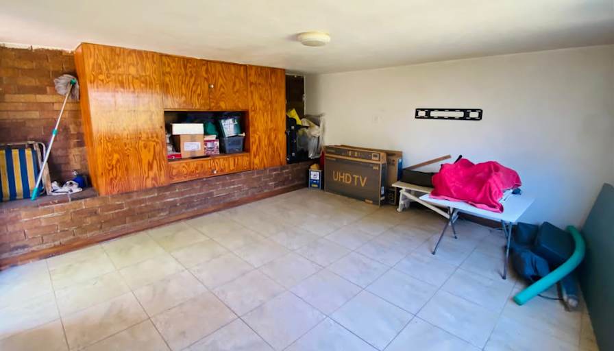 Taonga Makoni's room