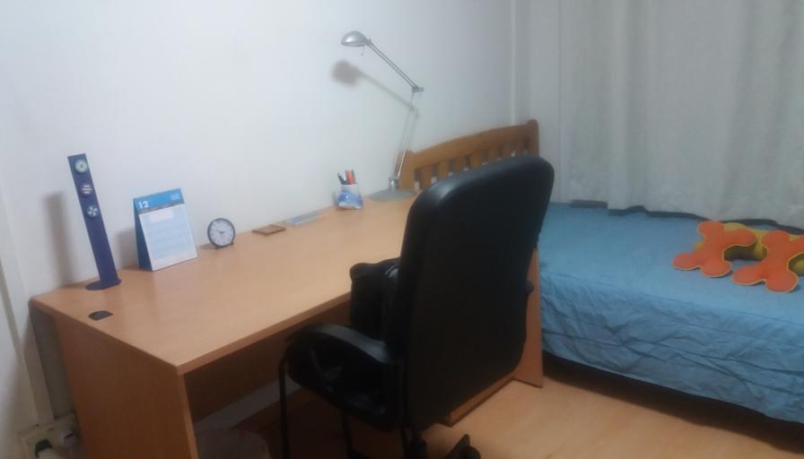 B L's room