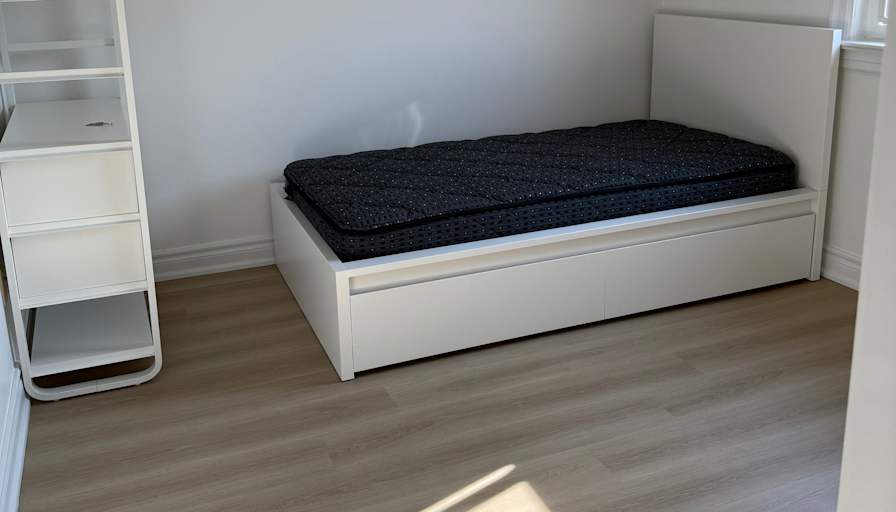 Lee's room