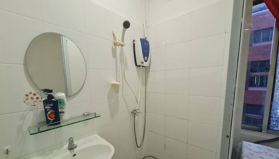 Roomy's room