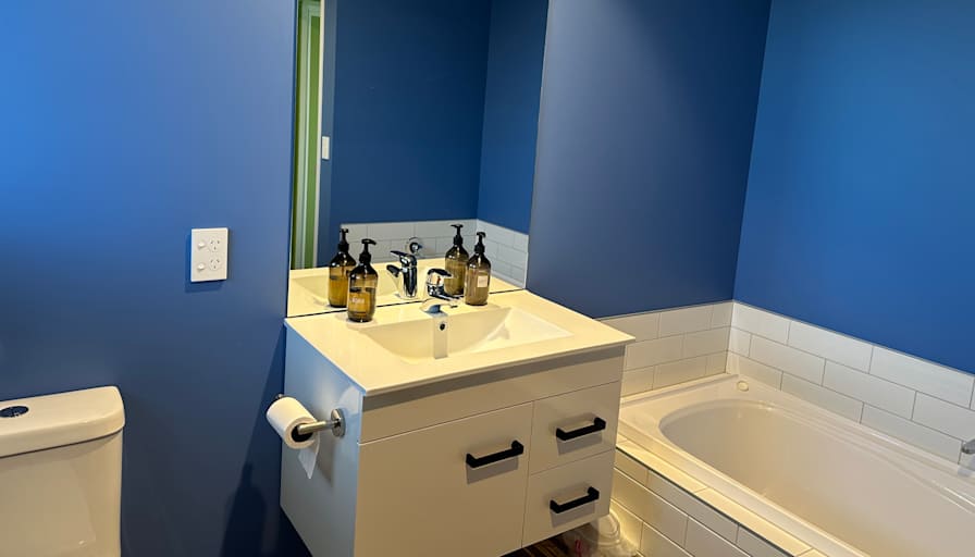Lavender Rose Retreat's room