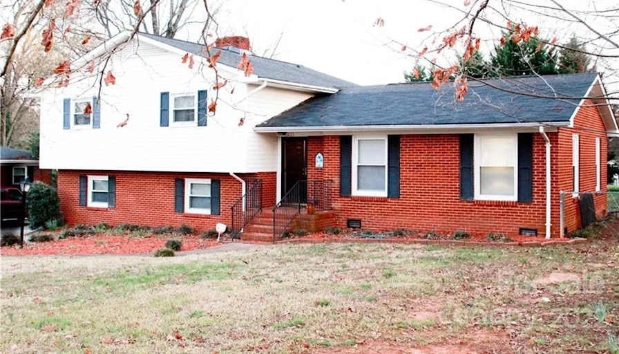 Carolina Realty Link's room