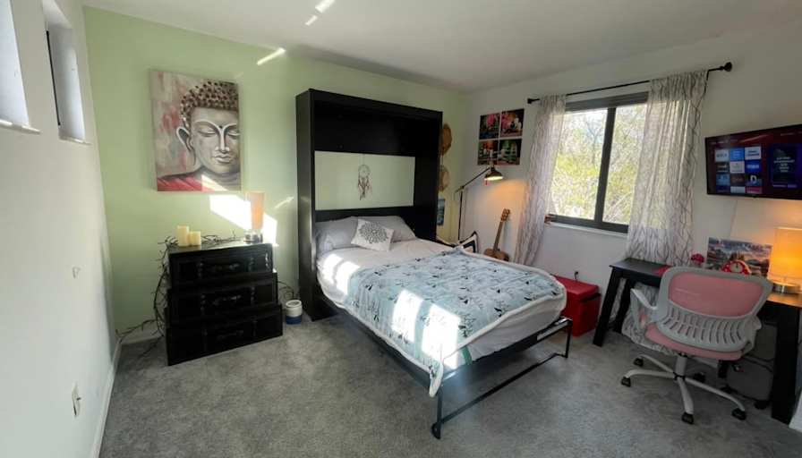 Liz's room