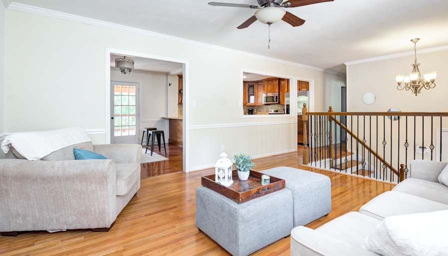 lifedoorrentals's room