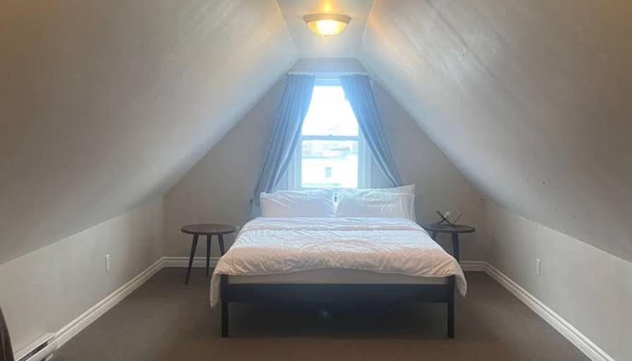 Issa's room