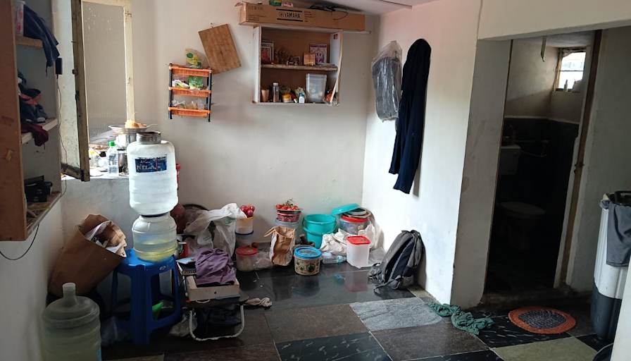 Karthik S's room