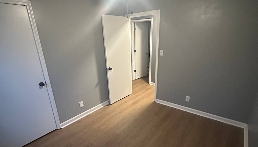 Luis flores's room