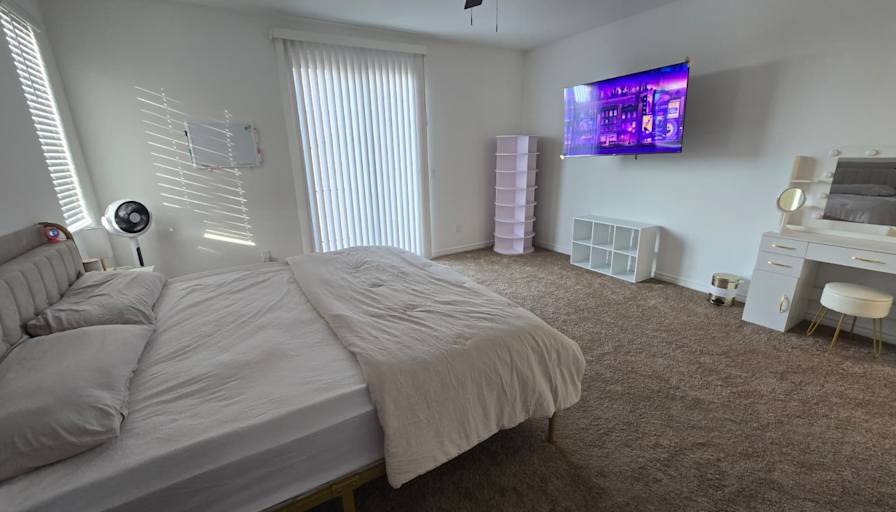 Caroline's room
