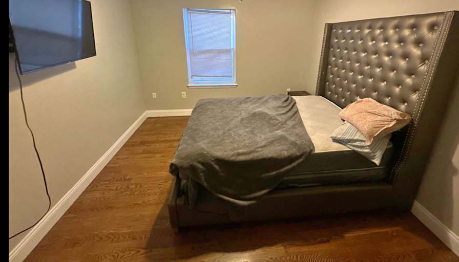 Tee's room