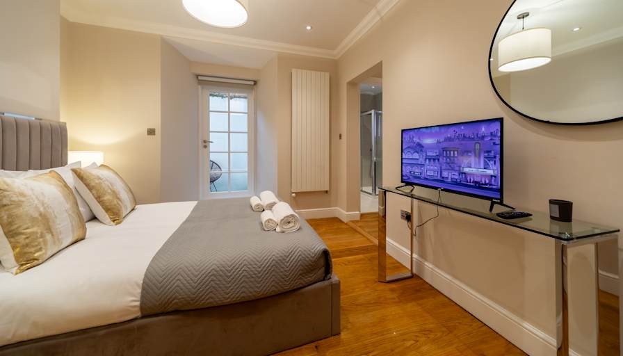 SSB Properties Management's room