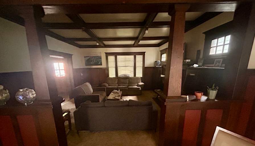 Jhonny G's room