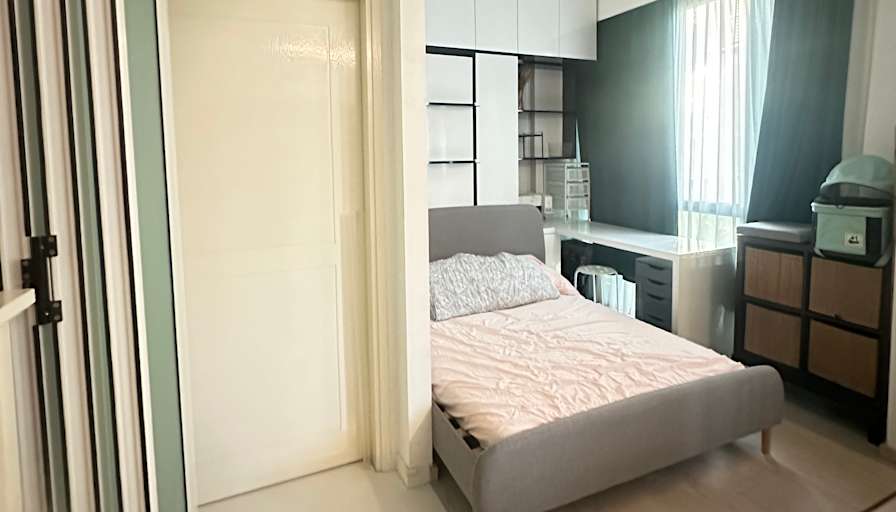 Vicky's room