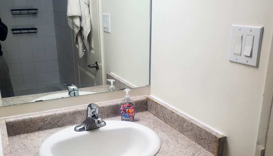 Raymond BERNARD's room