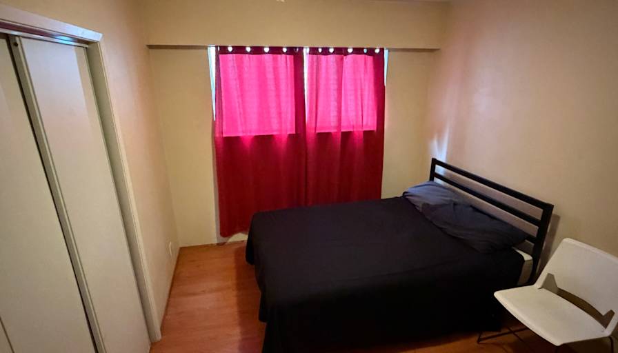 Saul's room