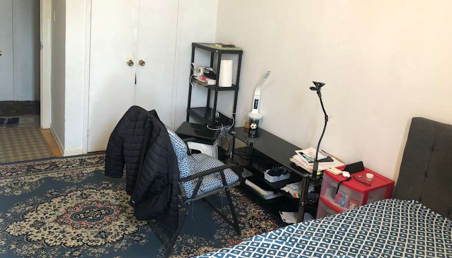Mosey Naimi's room