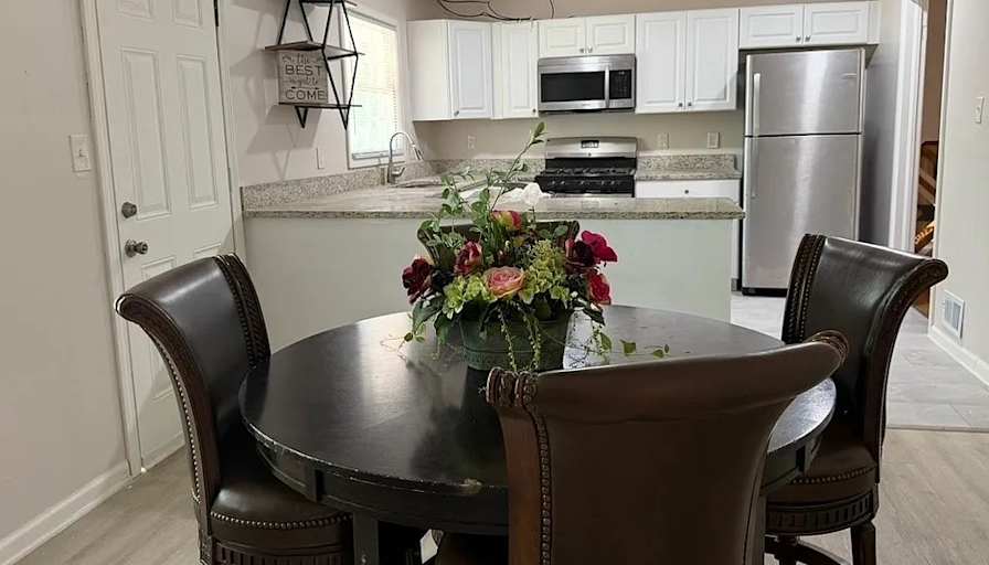 Alcove Rooms's room