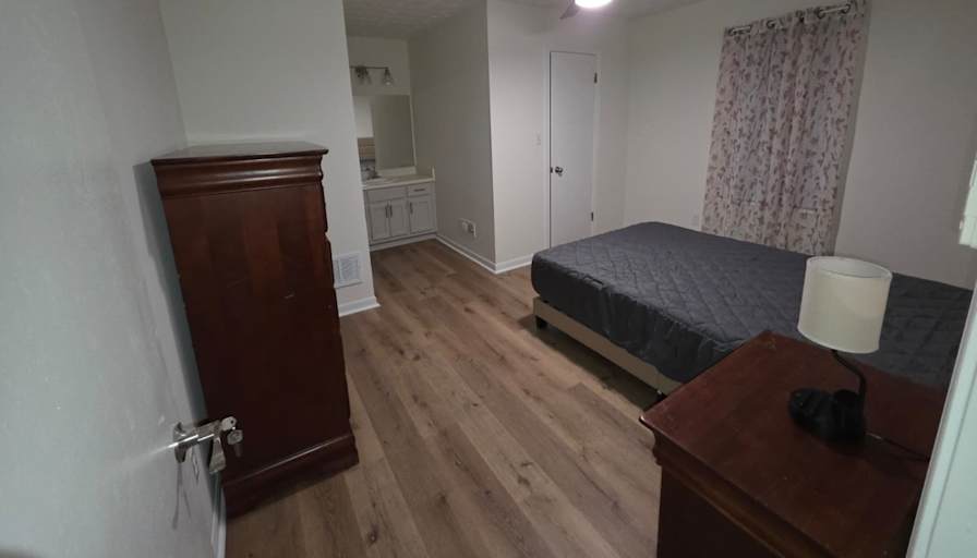 Dee's room