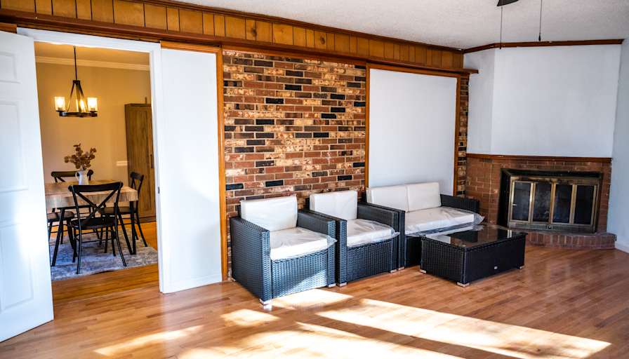 lifedoorrentals's room