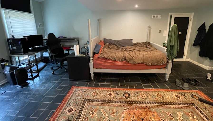 Jun's room