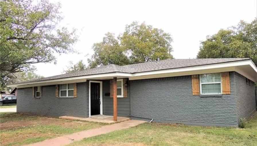 Raul's room