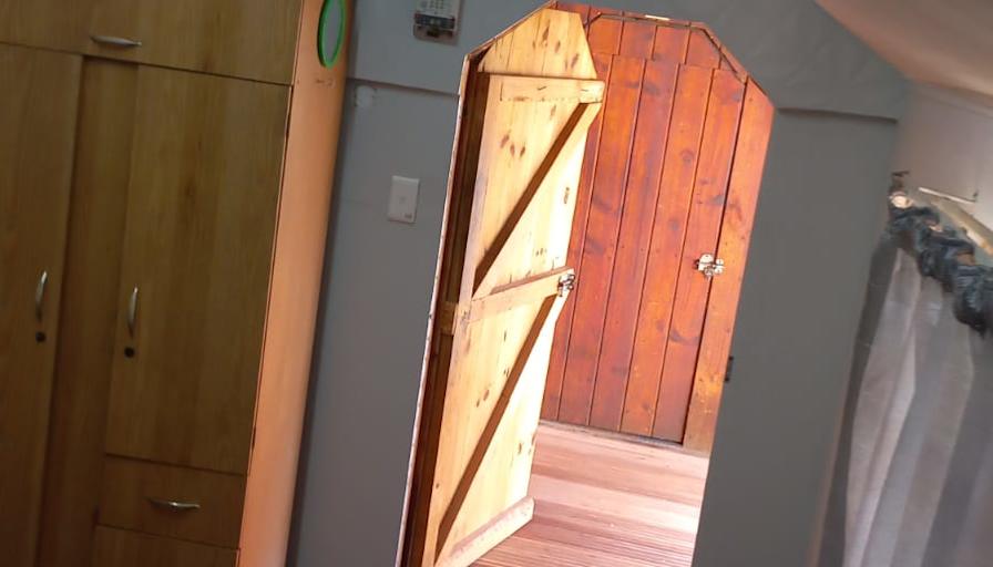 Willows on Bartlett's room