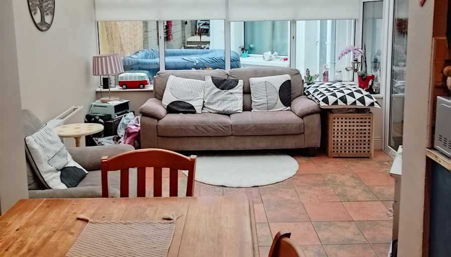 Synthiea Doolan's room