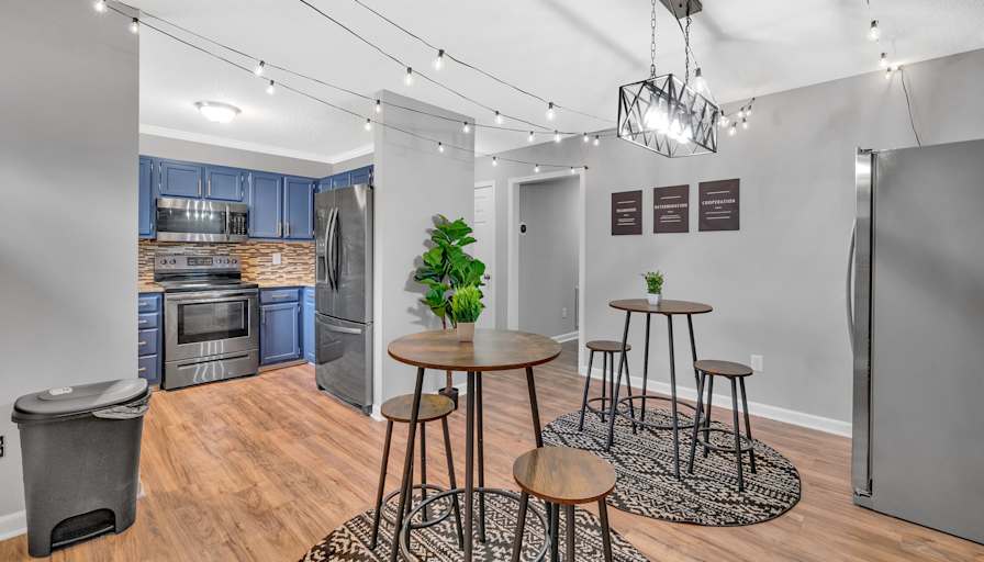 lifedoorrentals's room