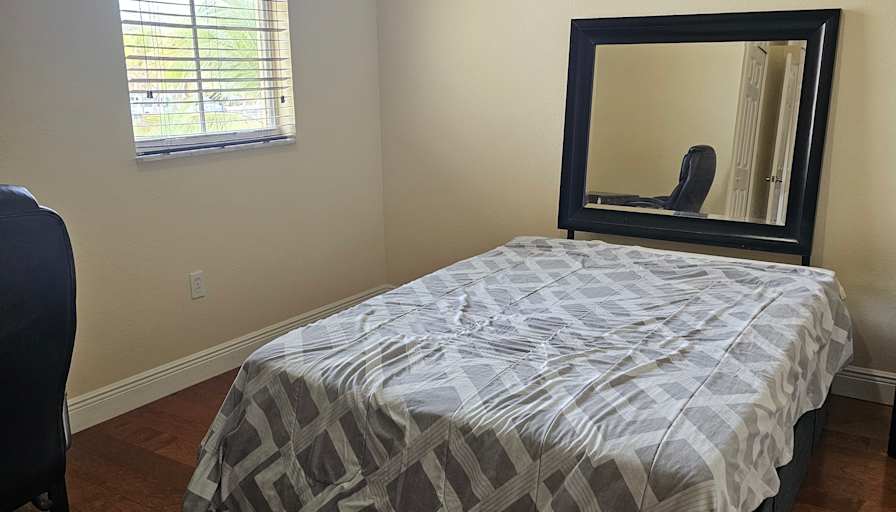 Eduardo's room